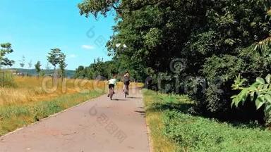 女子及青年男子夏季单车-乡村道路单车